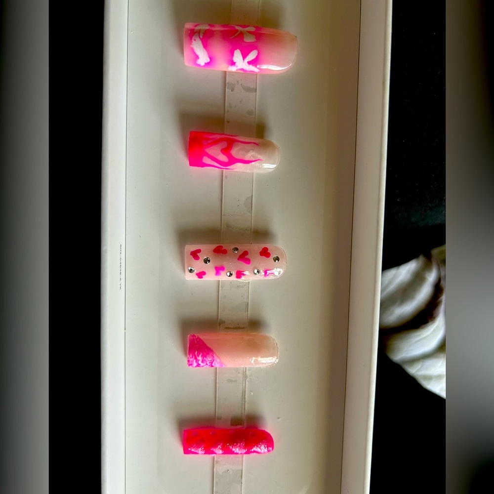 Press on nails